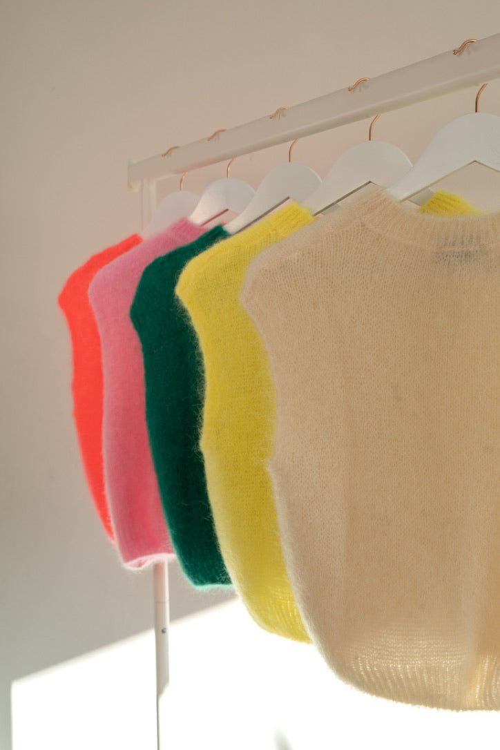 ÄRMELLOSER PULLOVER - Anmolino