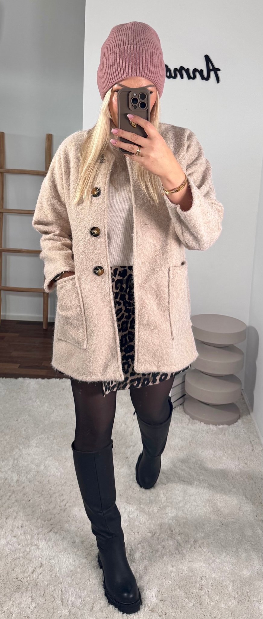 JACKE MONA - Anmolino