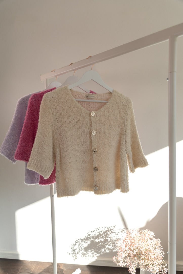 KURZARM BOUCLÉ CARDIGAN - Anmolino