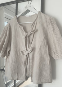 MUSSELIN BLUSE "SCHLEIFE" - Anmolino