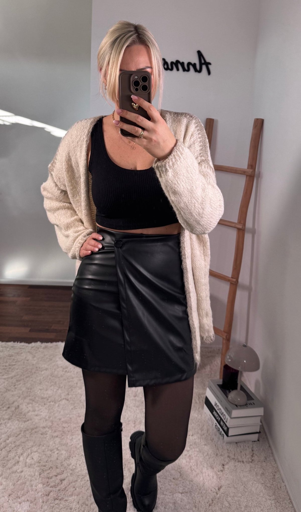 ROCK SARA - Anmolino