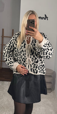 STRICK - CARDIGAN SCHEIFE LEO LIANA - Anmolino
