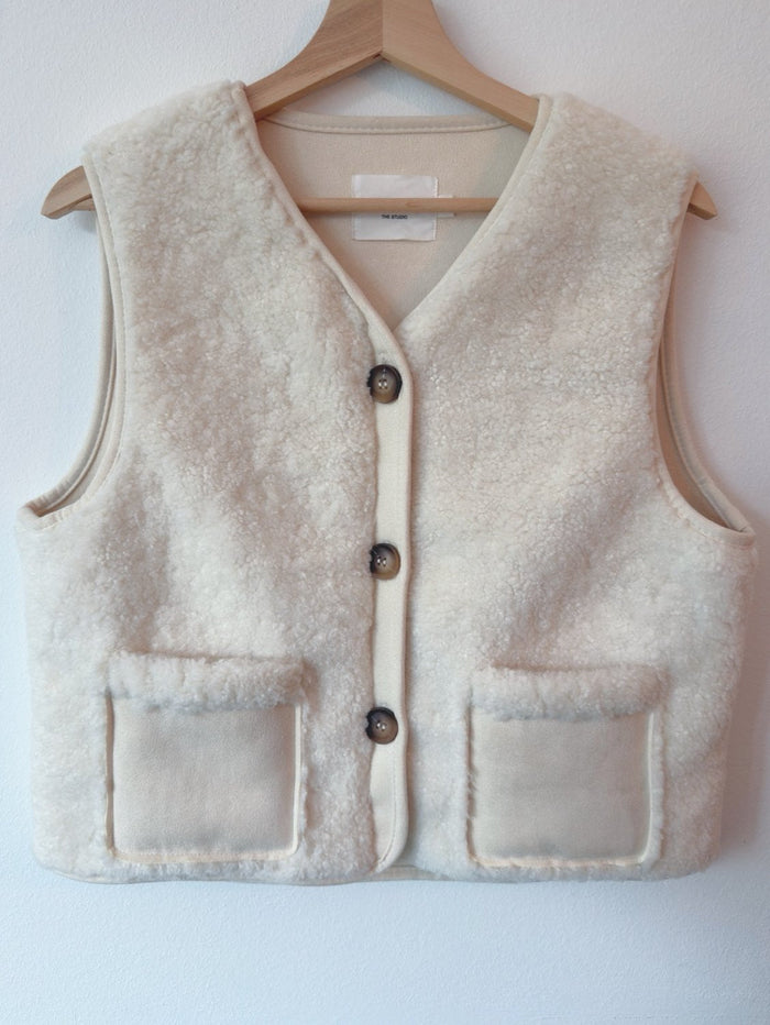 Teddy Luxe Vest - Anmolino