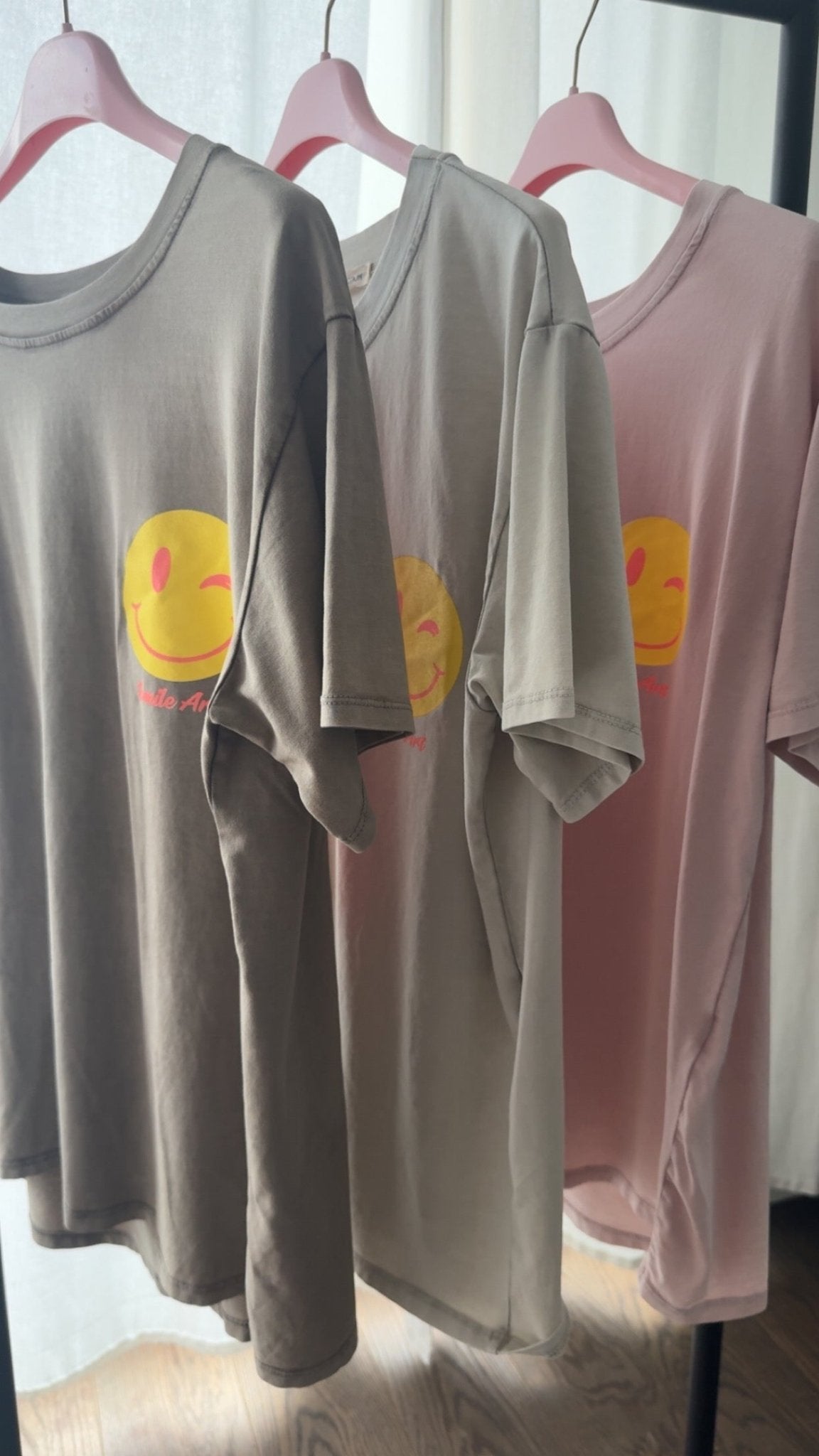 Tshirt Smile Art - Anmolino